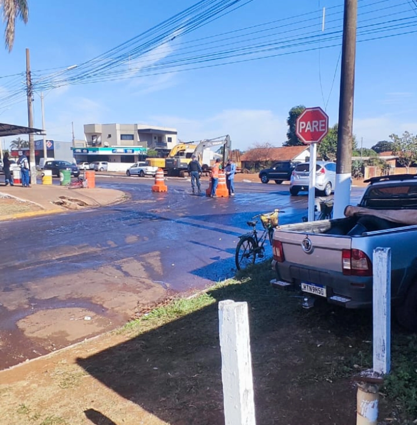 Itaporã: veículo derrama óleo pela cidade ocasionando acidentes