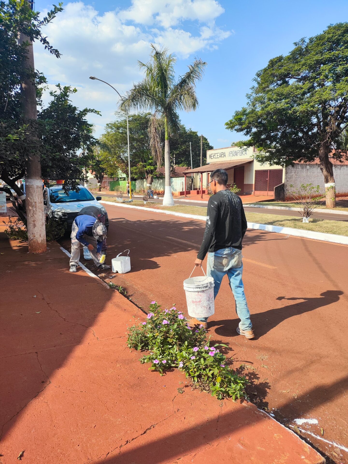 Lurdinha Pacco e equipe realizam revitalização no distrito de Piraporã