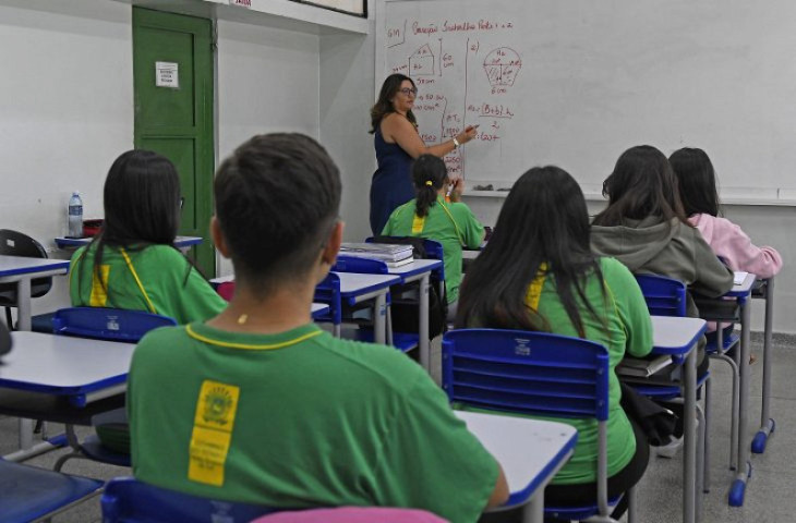 Prorrogado inscrições de bolsas de R$ 800 a alunos do Ensino Médio