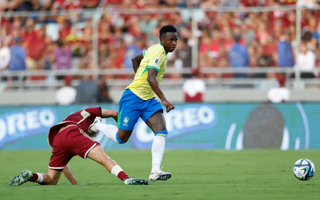 Brasil e Uruguai jogam hoje a última partida do ano pelas eliminatórias