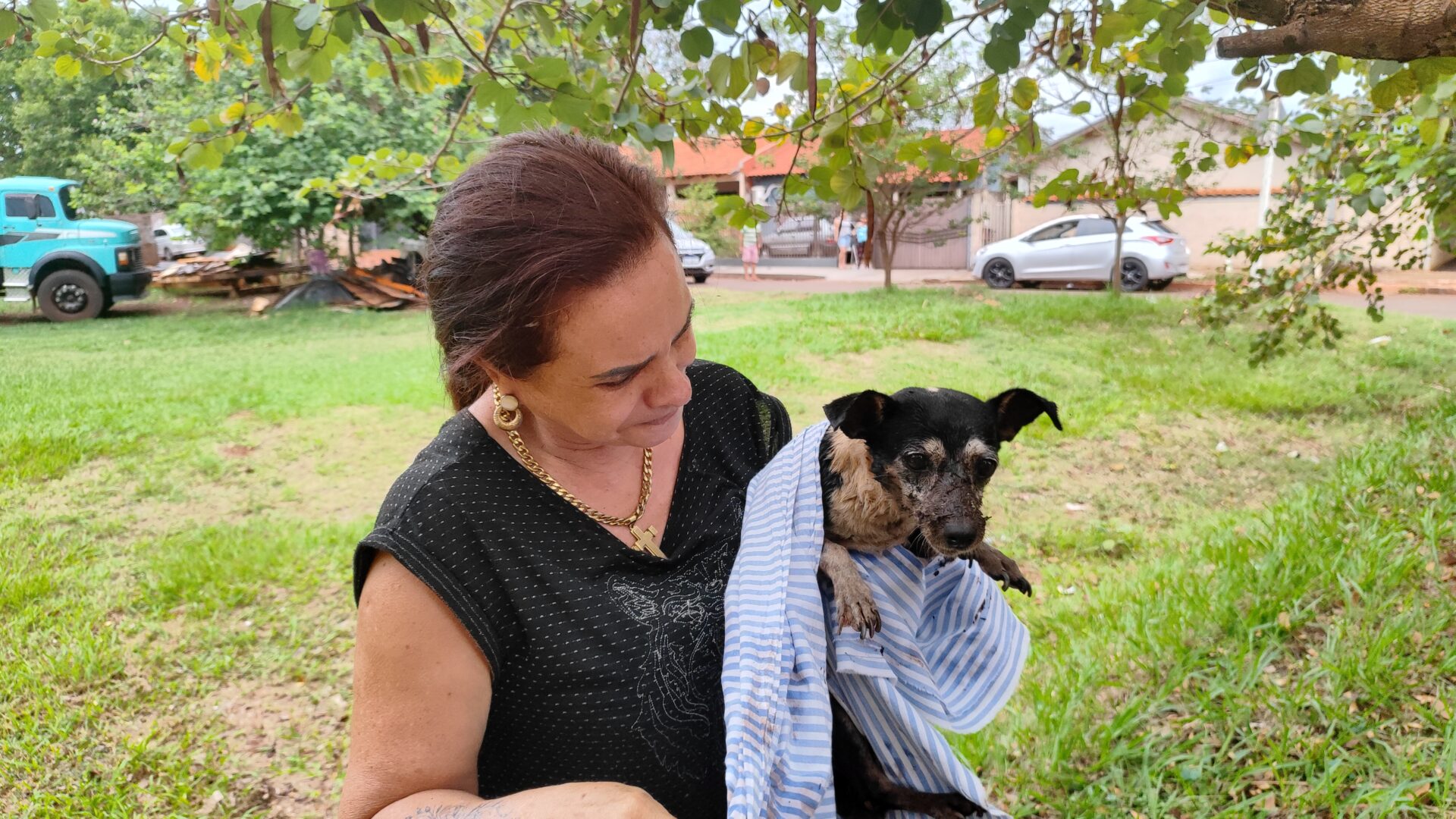 Corpo de Bombeiros resgata cachorro que caiu em bueiro em Itaporã