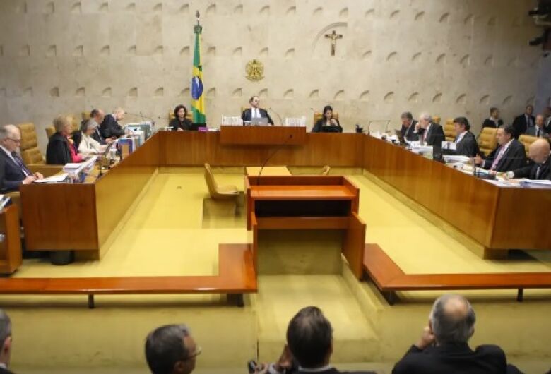 Maioria do STF vota por manter símbolos religiosos em órgãos públicos