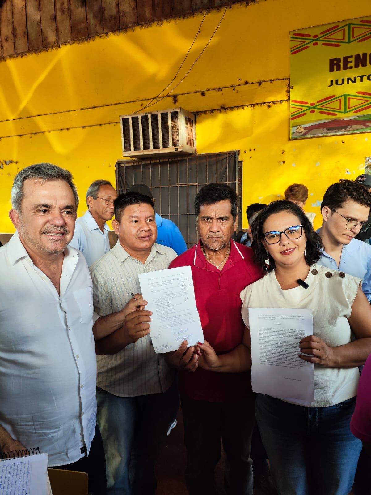 Indígenas das aldeias Jaguapiru e Bororó realizam reunião com deputados