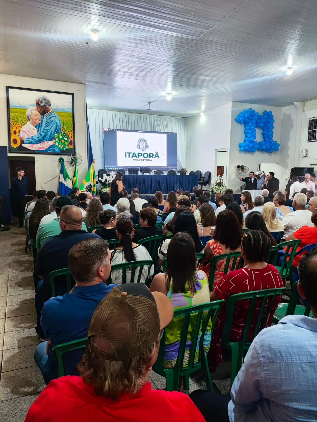 Tiago Carbonaro toma posse como prefeito de Itaporã durante cerimônia nesta quarta-feira