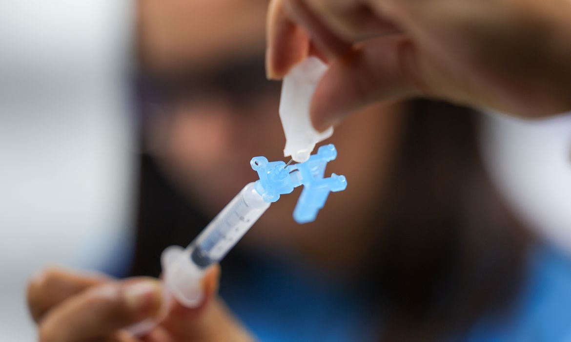 OMS: surtos de doenças preveníveis ameaçam progresso na vacinação