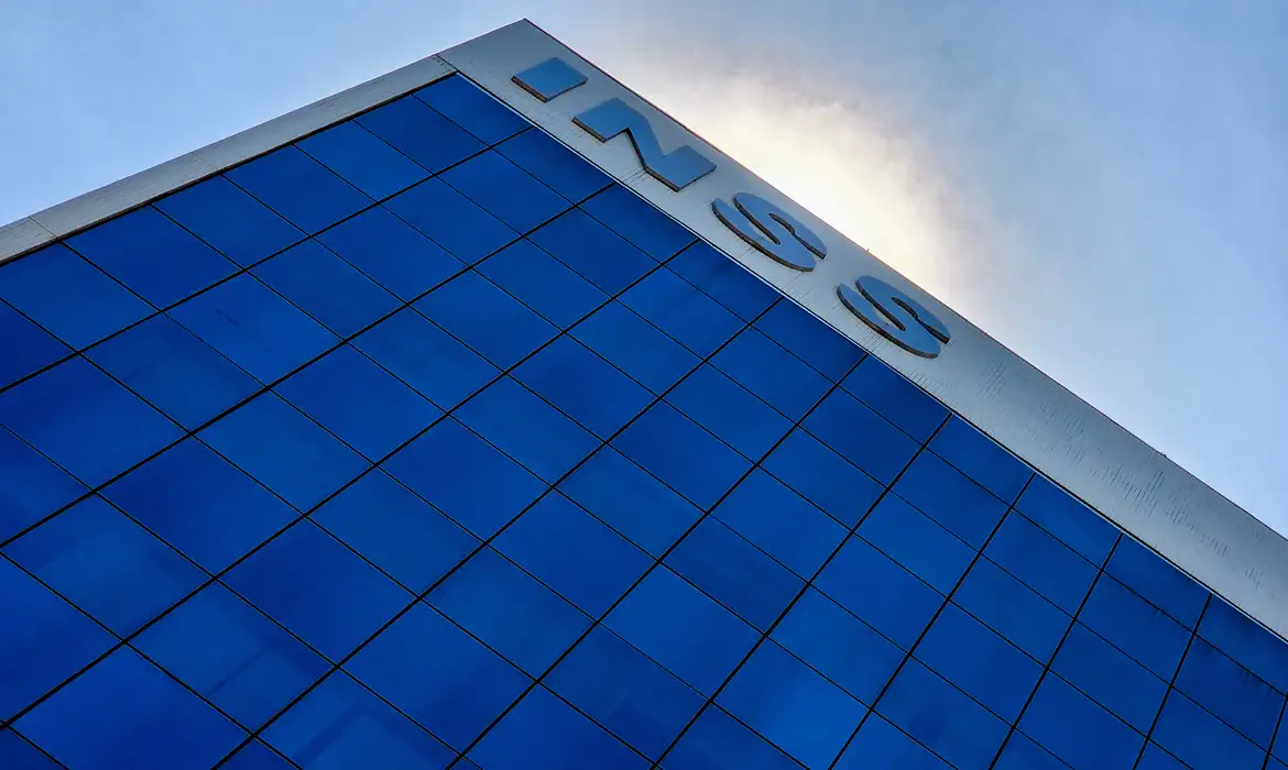 Defensoria orienta segurados sobre restituição de descontos indevidos no INSS