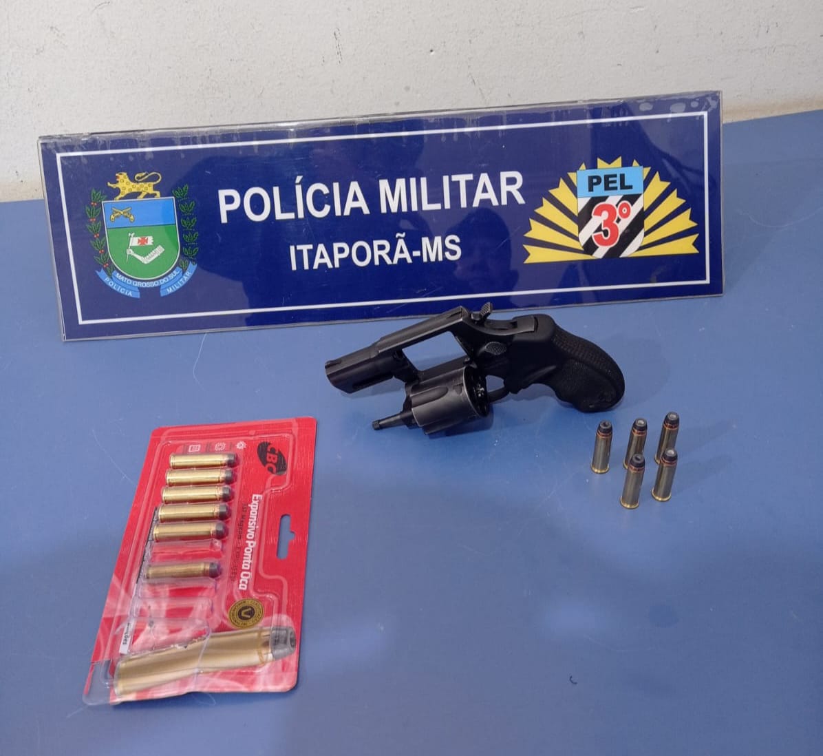 Homem é encaminhado à delegacia por porte ilegal de arma de fogo em Itaporã