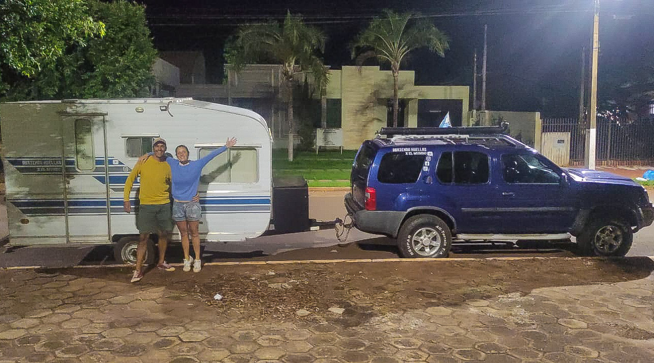 Casal argentino passa a noite em Itaporã durante seu trajeto de viagens