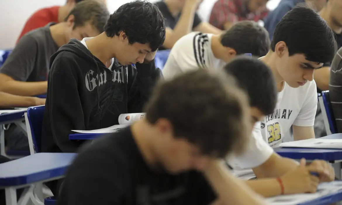 Proposta quer liberar acesso à universidade antes do fim do ensino médio