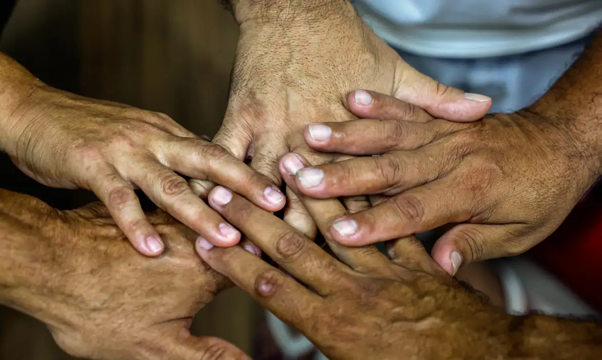 Governo aprova pensão a 61 filhos separados de pais com hanseníase