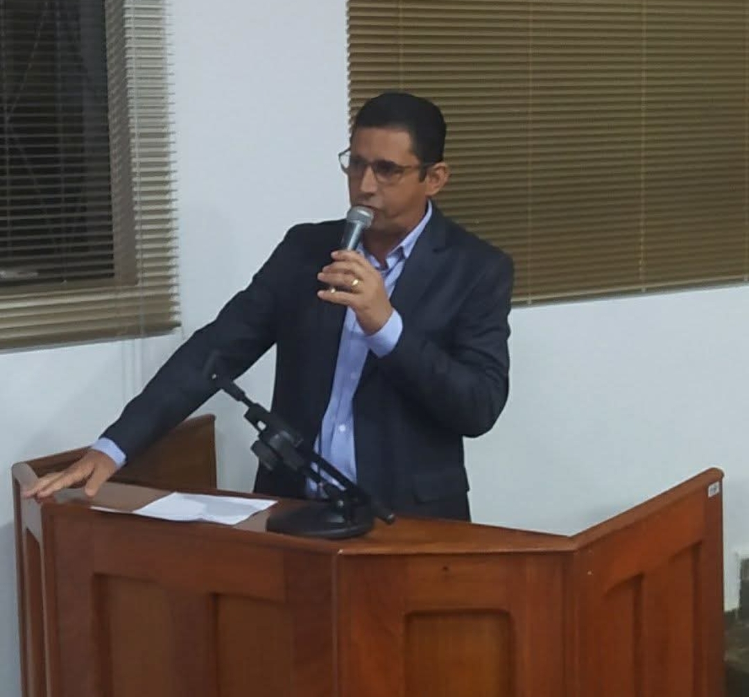 Vereador Reinaldo Pecini volta a cobrar Sanesul pela falta de água constante em Itaporã