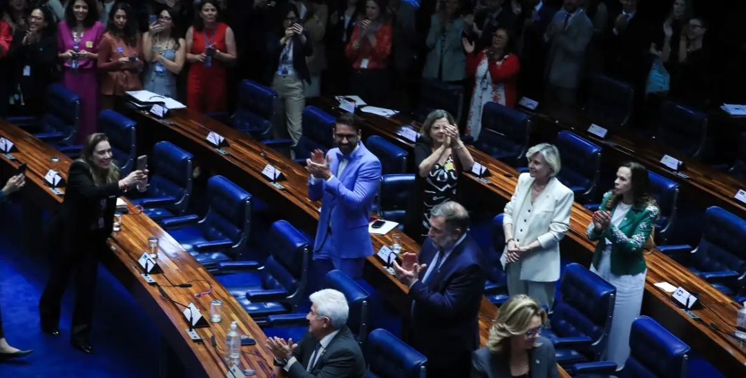 Senado aprova projeto contra adultização de crianças na internet