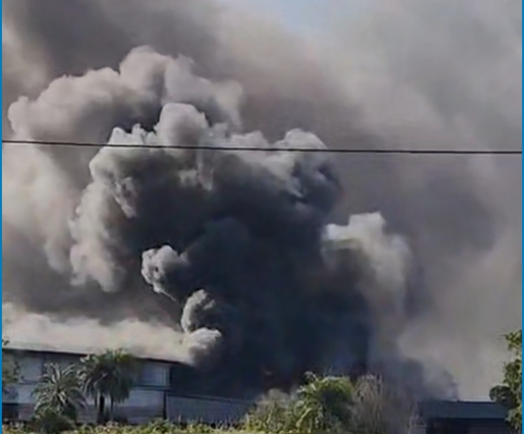 Itaporã: incêndio destrói antigo frigorífico (vídeo)