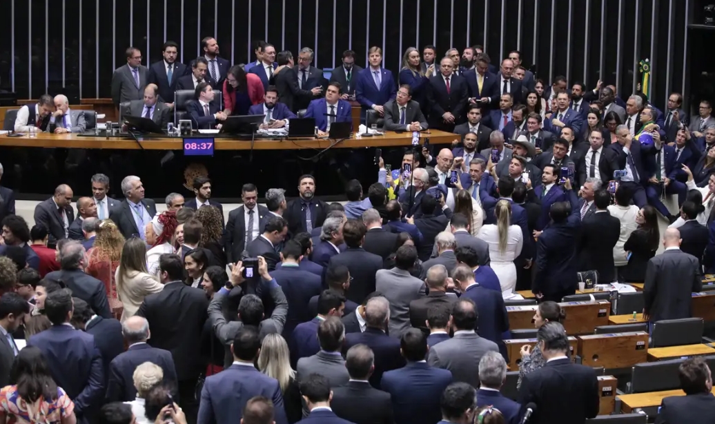 Câmara aprova regime de urgência para o projeto de lei da anistia