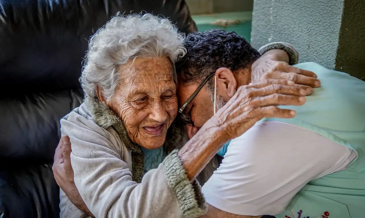 Redação do Enem 2025 abordou as perspectivas para o envelhecimento