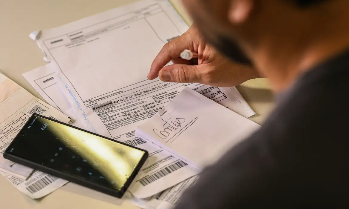 Salário mínimo sobe para R$ 1.621 e já está valendo desde quinta-feira