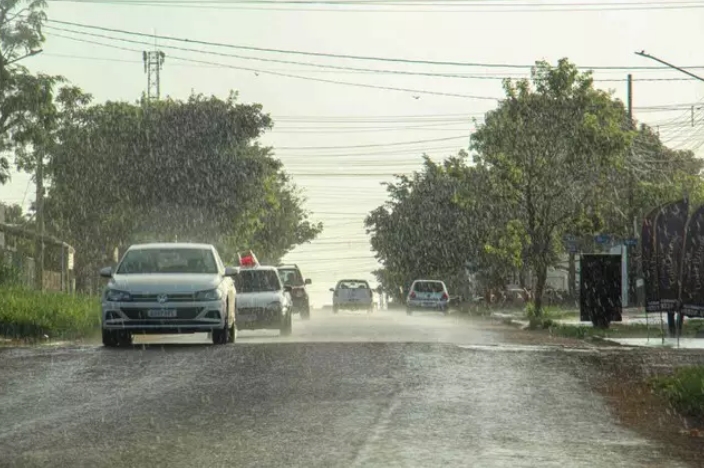Segunda-feira (02) começa com alerta de chuva e ventania em MS