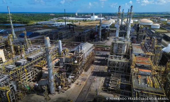 Petrobras reajusta preço do diesel em R$ 0,38 por litro