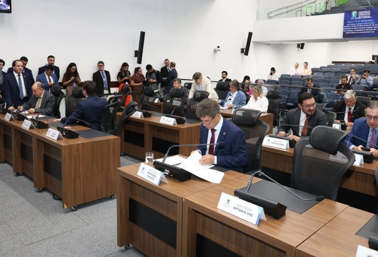 Projeto que obriga empresas a informar proibição de fidelização em contratos será votado hoje