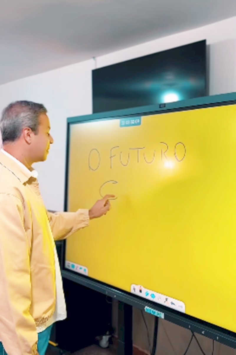 Itaporã investe em tecnologia na educação com lousas digitais e Chromebooks nas escolas da REME