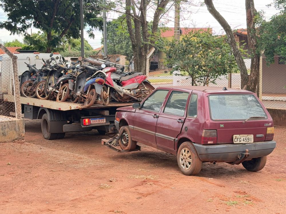 Operação “Limpa Pátio” avança em Itaporã e veículos apreendidos começam a ser removidos