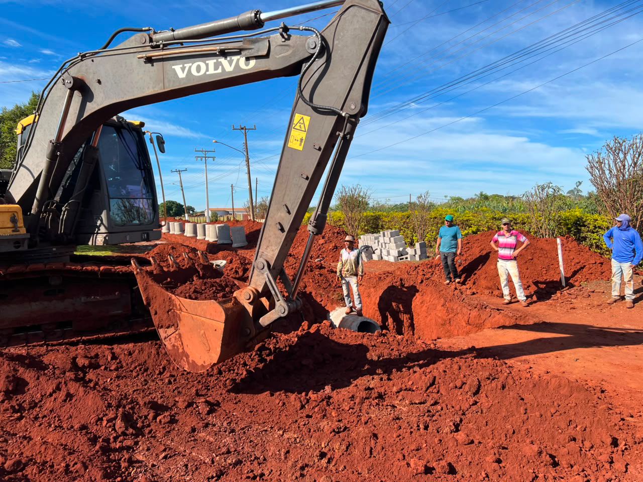 Prefeitura de Itaporã inicia obras de drenagem e pavimentação no distrito de Piraporã