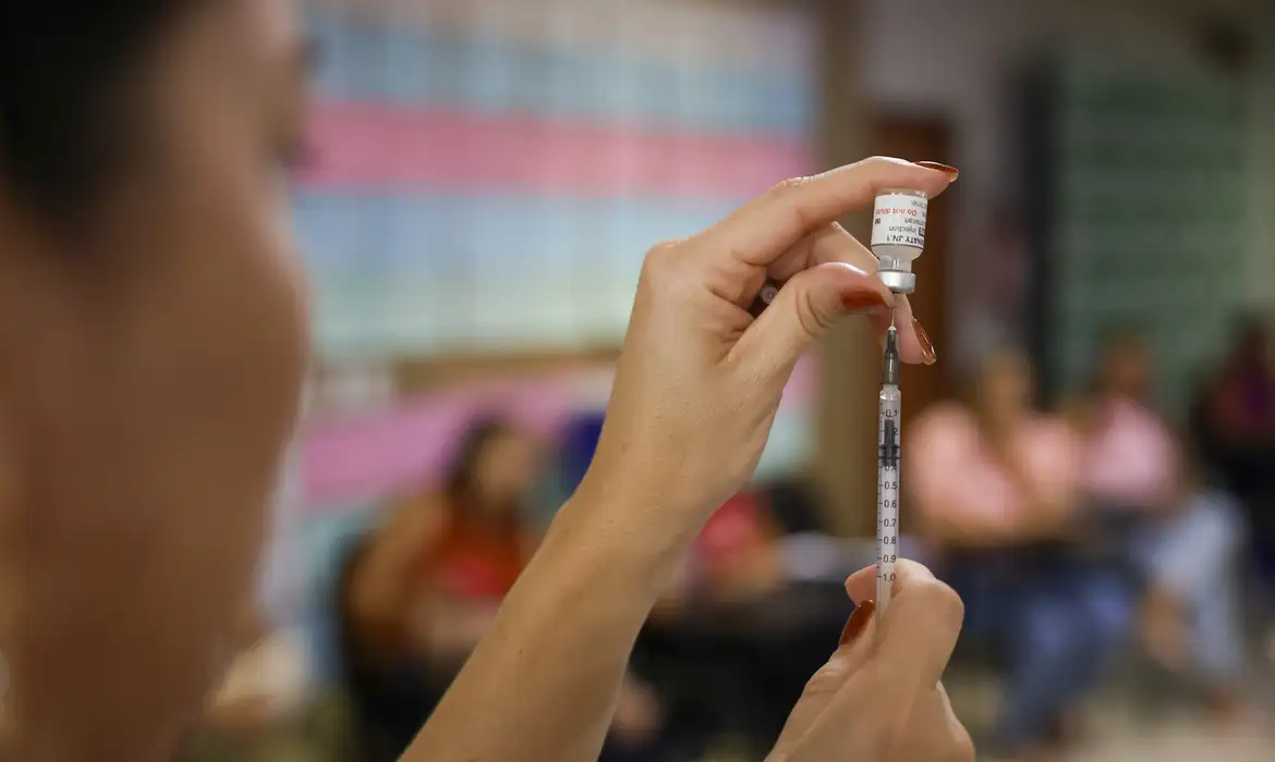 Vacina Pneumo 20 começa a ser oferecida pelo SUS para crianças