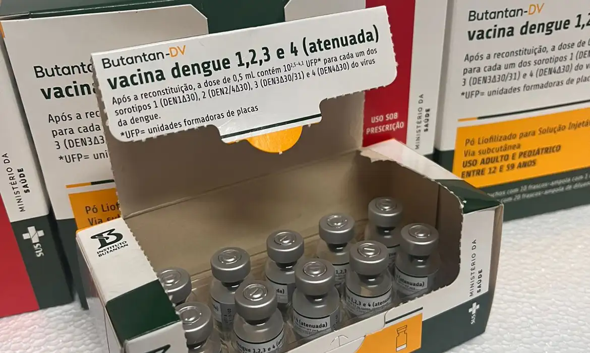 Suspeita de mortes: Ministério da Saúde suspende vacina contra a dengue do Butantan