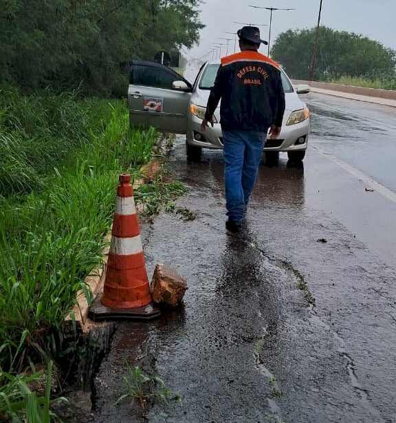 Itaporã: Defesa Civil alerta para rompimento de parte do acostamento da MS-156 após fortes chuvas
