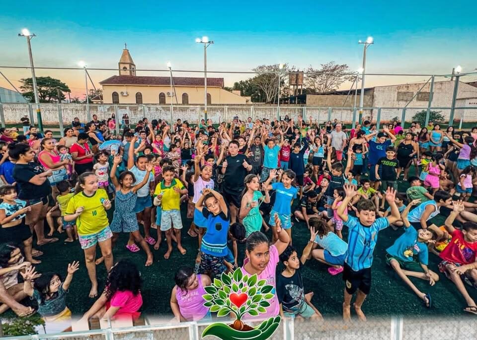 Mais de 600 crianças participam de grande festa promovida pelo Sementes do Bem na comunidade da Grande COHAB, em Itaporã-MS