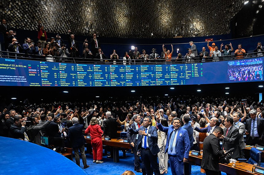 Senado aprova fim da escala 6×1 em votação quase unânime; entenda